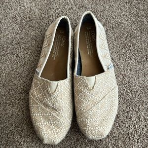 Tom’s women’s size 8